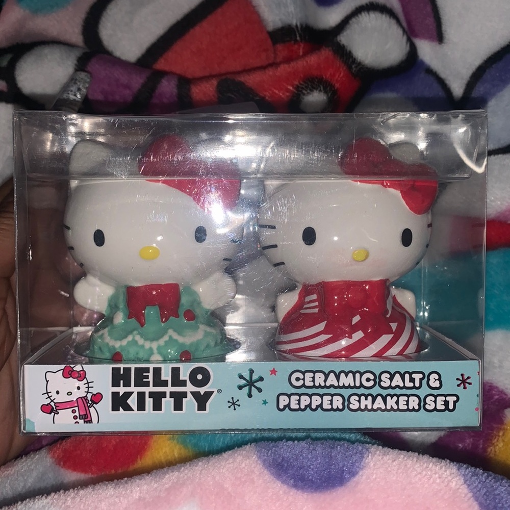 Salt & pepper shakers